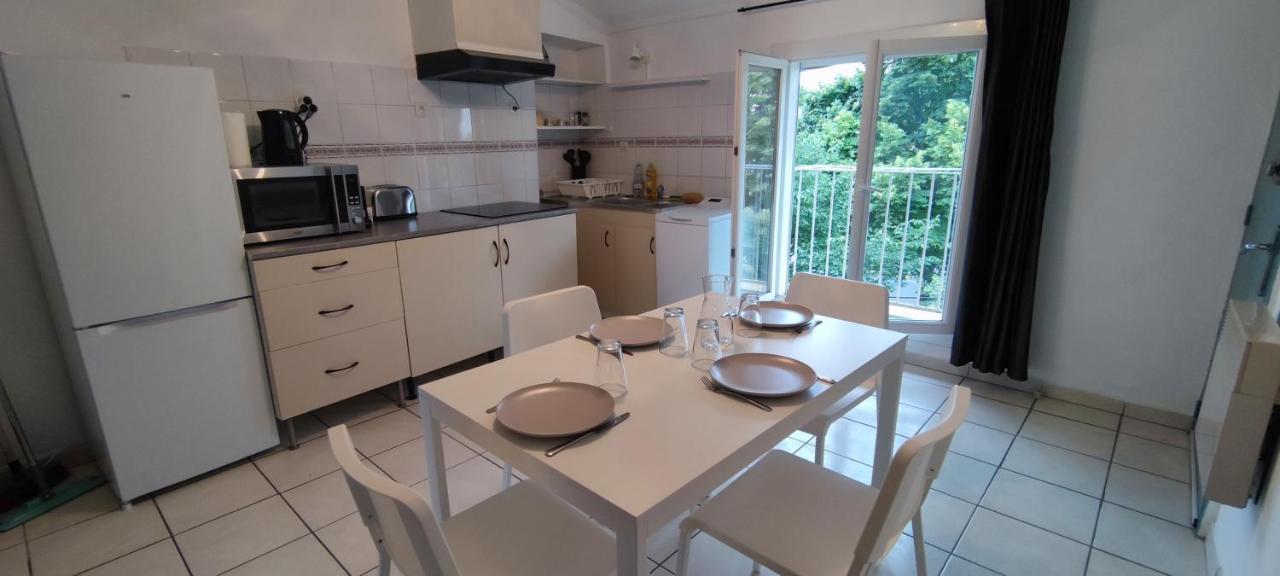 Appartement 45 M² Proche Du Centre Ville 吕内尔 外观 照片